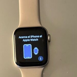 Apple Smartwatch SE 2nd generation with Silver Frame and Cream Band